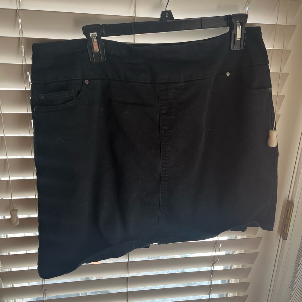 Black stretchy denim Skort Mini